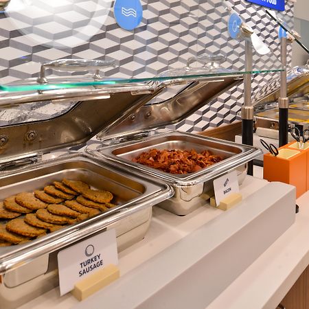 Holiday Inn Express & Suites - Detroit North - Roseville By Ihg Dış mekan fotoğraf