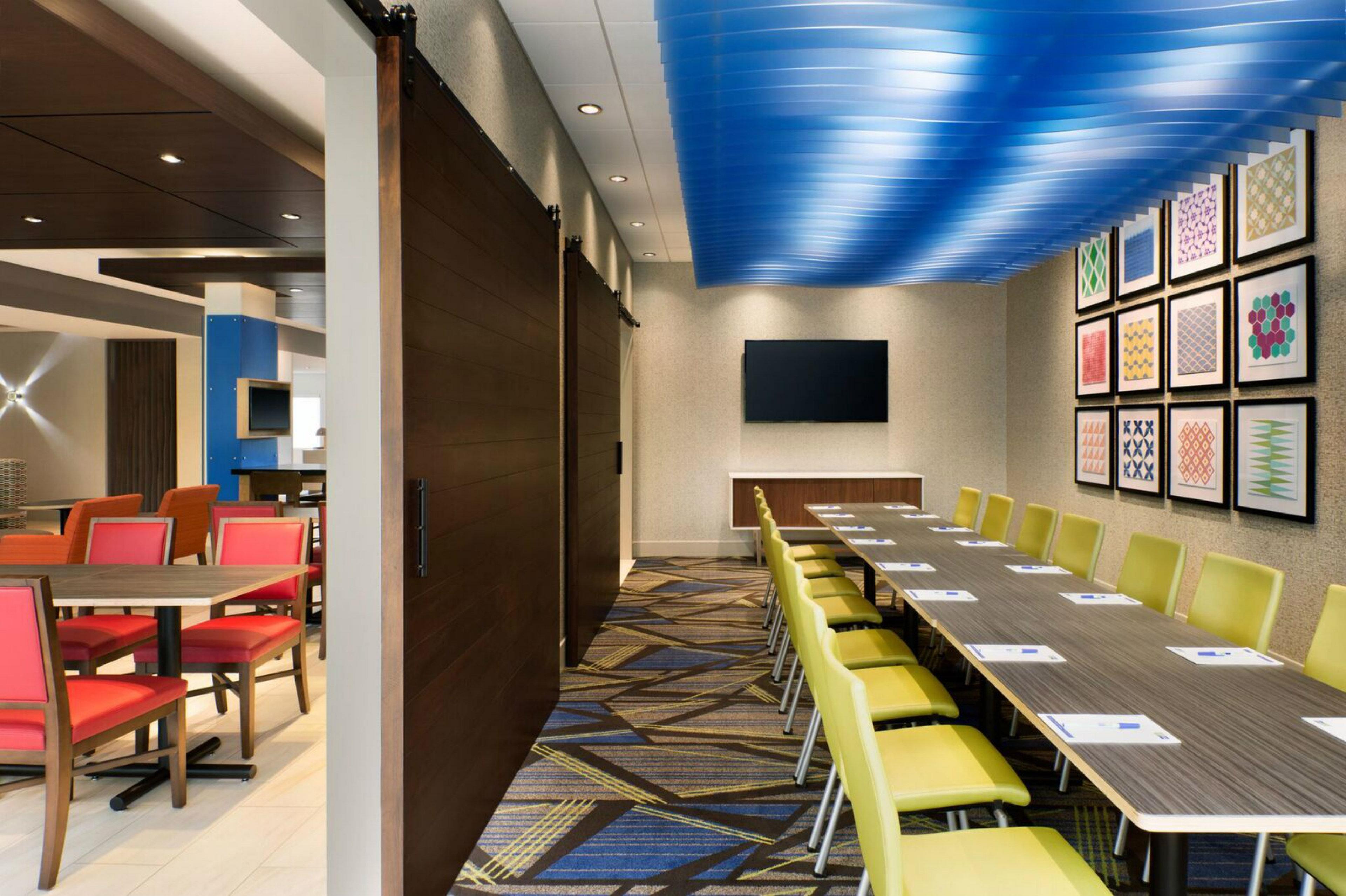 Holiday Inn Express & Suites - Detroit North - Roseville By Ihg Dış mekan fotoğraf