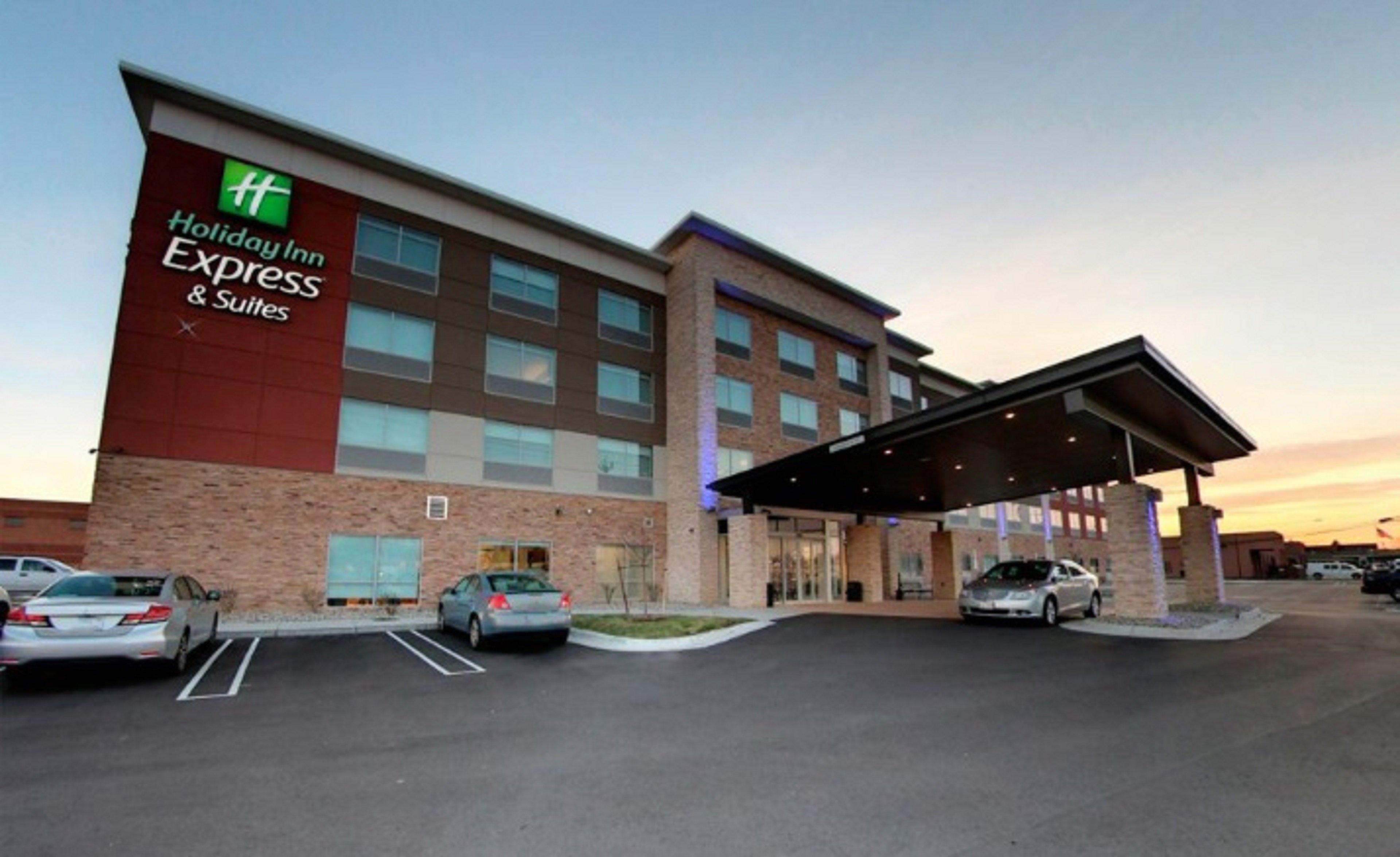 Holiday Inn Express & Suites - Detroit North - Roseville By Ihg Dış mekan fotoğraf