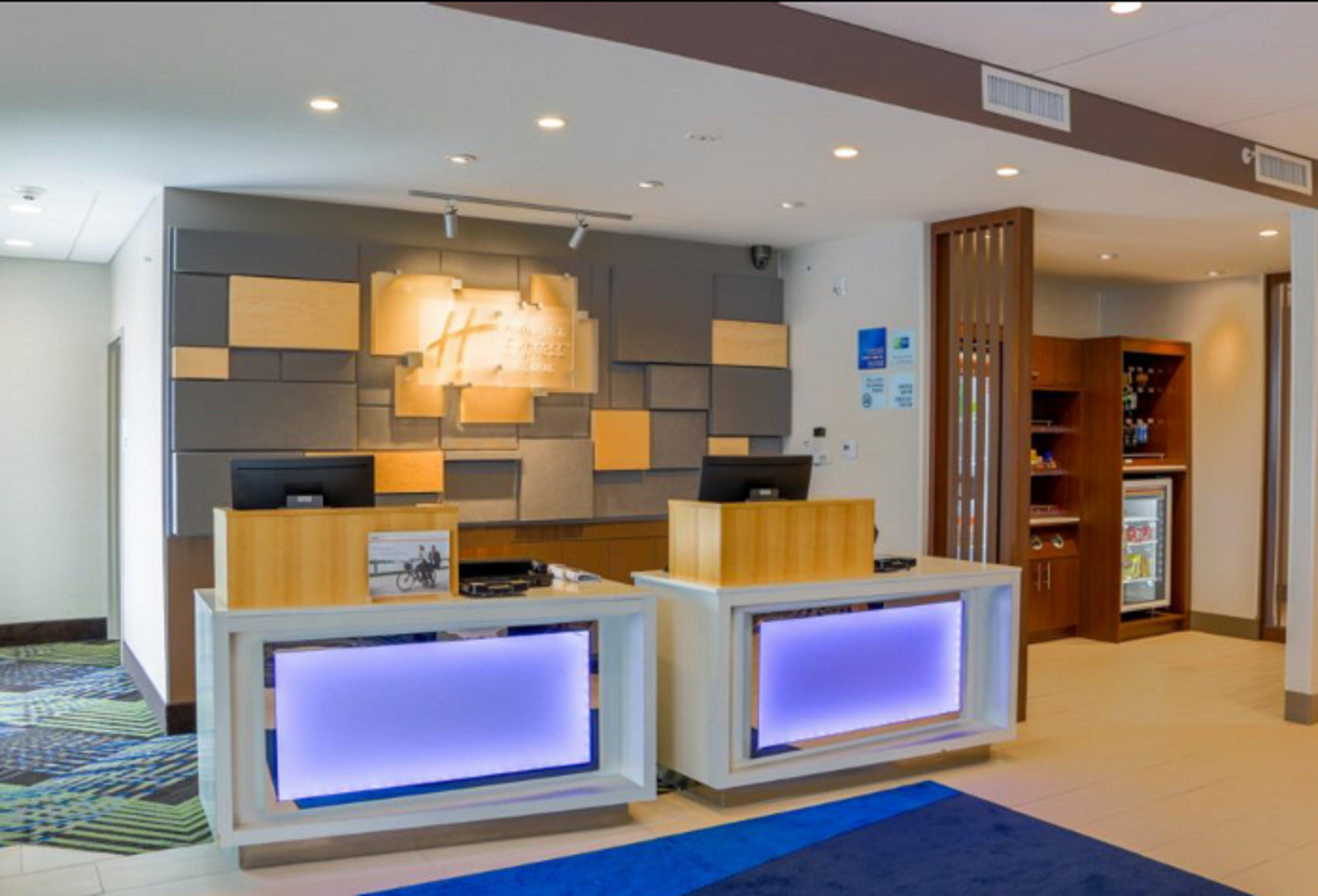 Holiday Inn Express & Suites - Detroit North - Roseville By Ihg Dış mekan fotoğraf