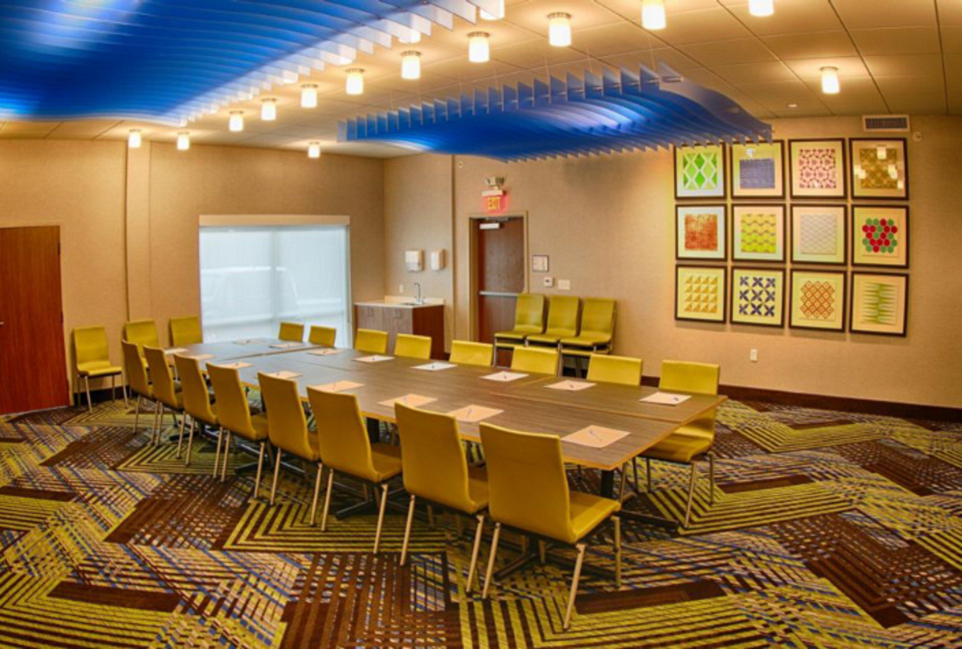 Holiday Inn Express & Suites - Detroit North - Roseville By Ihg Dış mekan fotoğraf