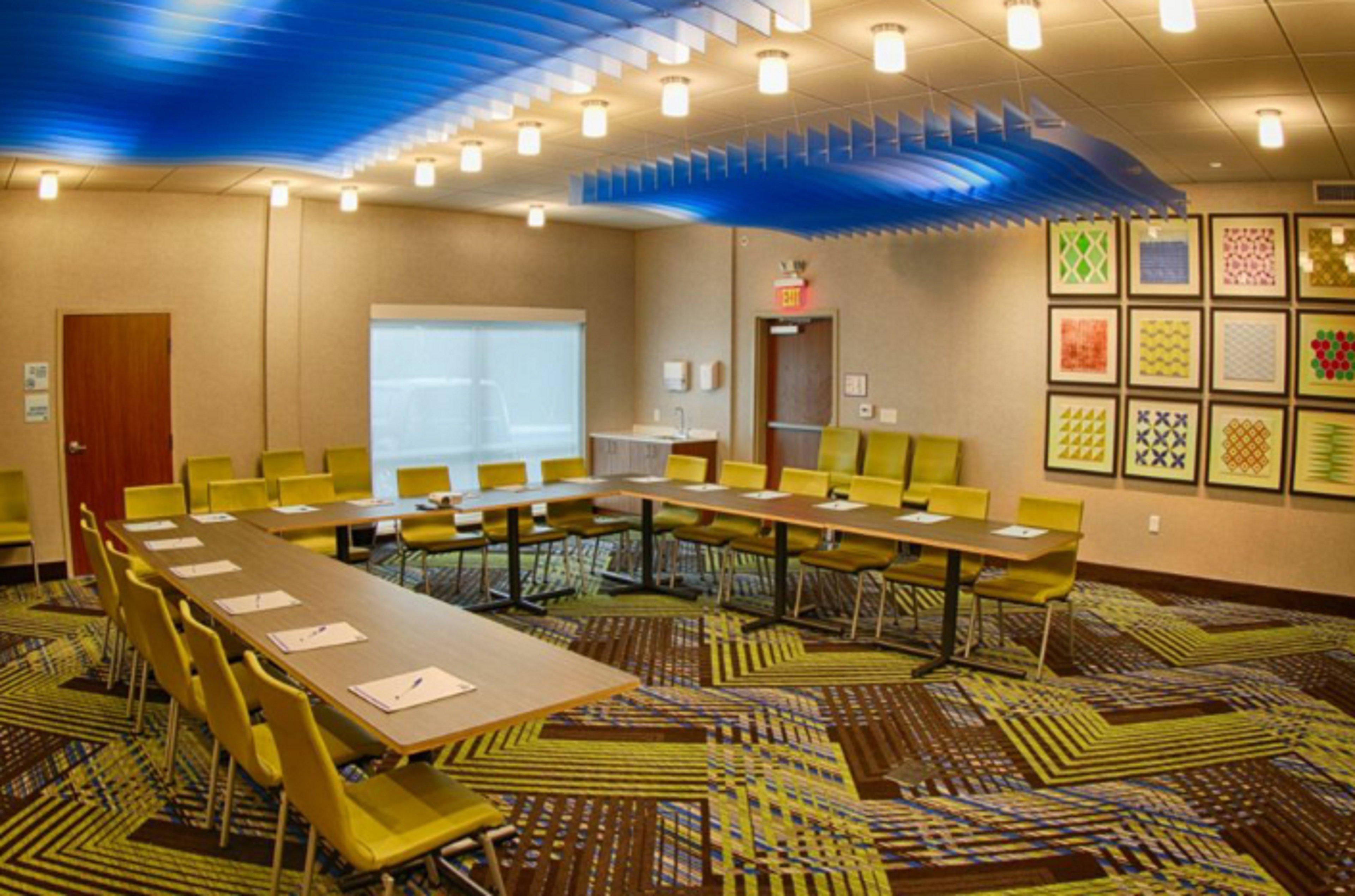 Holiday Inn Express & Suites - Detroit North - Roseville By Ihg Dış mekan fotoğraf