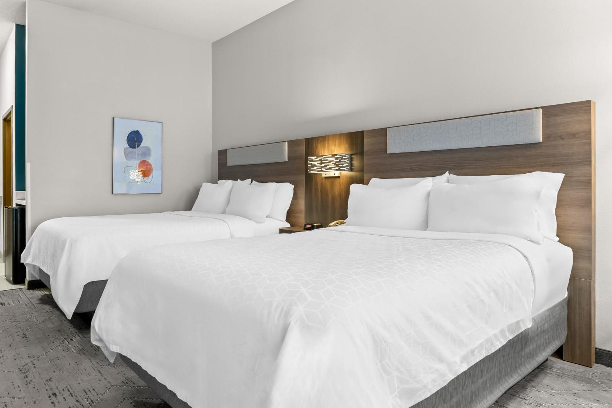 Holiday Inn Express & Suites - Detroit North - Roseville By Ihg Dış mekan fotoğraf