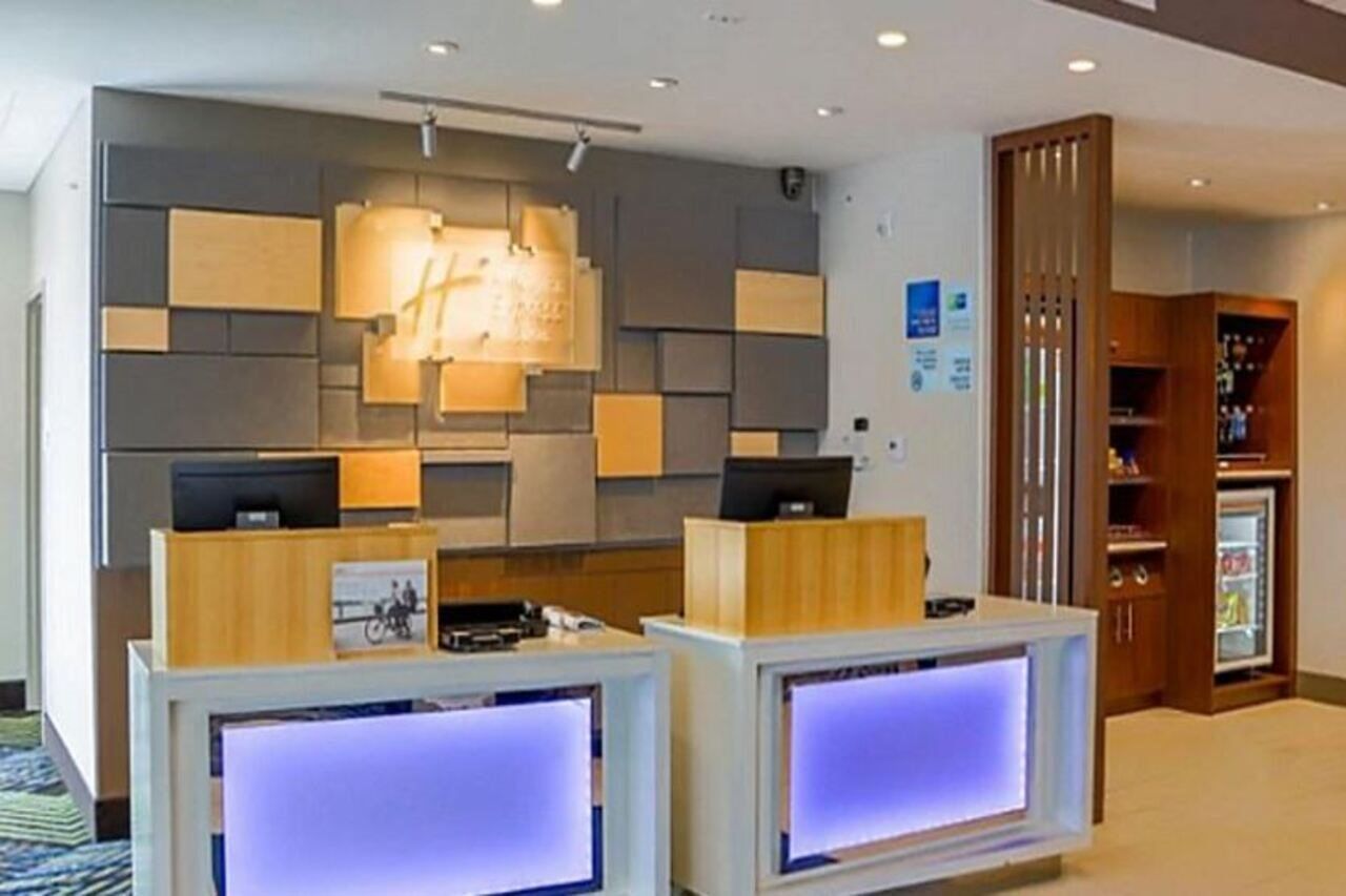 Holiday Inn Express & Suites - Detroit North - Roseville By Ihg Dış mekan fotoğraf