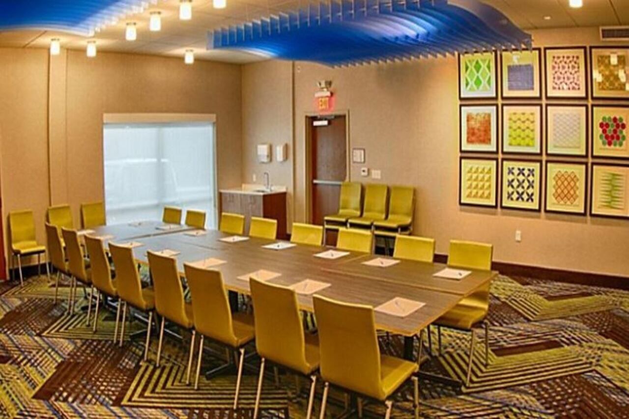 Holiday Inn Express & Suites - Detroit North - Roseville By Ihg Dış mekan fotoğraf