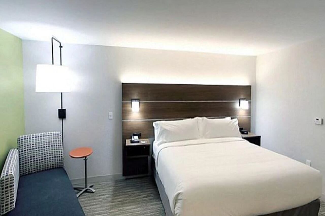 Holiday Inn Express & Suites - Detroit North - Roseville By Ihg Dış mekan fotoğraf